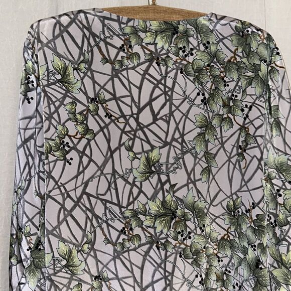 Gray Green 14 Vines and Branches Berry Print V Neck Peplum Long Sleeve Tunic - Picture 4 of 10